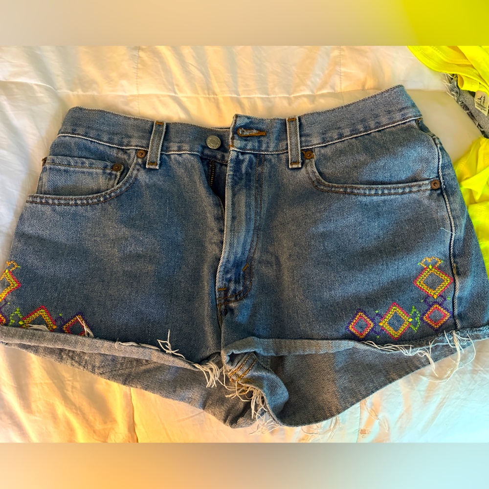 VINTAGE Levi high rise shorts